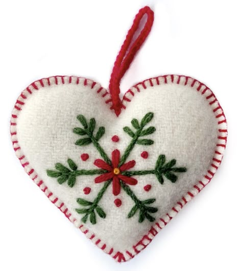 Felt Ornament Embroidery, Diy Felt Christmas Ornaments Patterns, Embroidered Heart Ornament, Homemade Christmas Ornament Ideas, Embroidery Christmas Ornaments Patterns, Felt Ornaments Patterns Templates Free Printable, Christmas Decorations Felt, Felt Gifts Diy, Felt Christmas Decorations Patterns Free