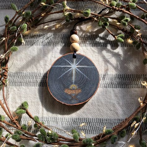 Nativity Ornaments Diy, Manger Scenes Nativity, Watercolor Ground, Burlap Christmas Decorations, Jesus In A Manger, The Star Of Bethlehem, Christmas Manger, Religious Ornaments, Diy Nativity