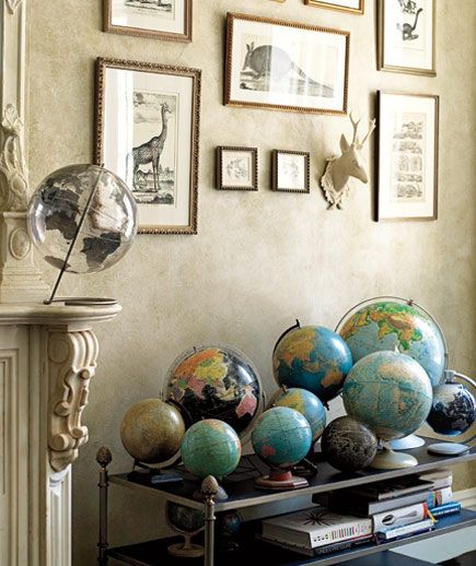 Globes and art Vintage Globe Decor, Decorating With Maps, Globe Collection, Globe Vintage, Vibeke Design, Picture Gallery Wall, Globe Decor, Map Globe, Soho House