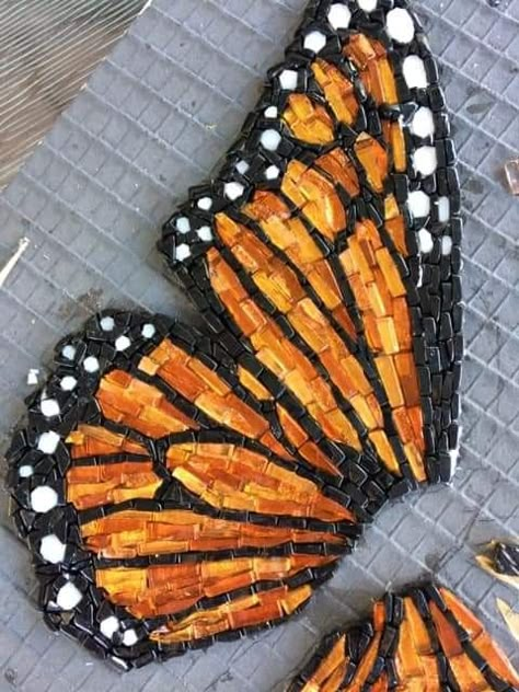 Linda Biggers Mosaic Butterflies, Mosaic Butterfly, Stained Glass Mosaic Art, Butterfly Mosaic, Mosaic Tiles Crafts, Mosaic Art Diy, Mosaic Animals, Mosaic Garden Art, Mosaic Birds