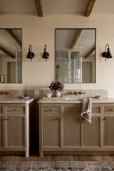 A warm and elevated bathroom space with reeded wood vanities and marble countertops Ledge Above Sink In Bathroom, Amber Interiors Bathroom, Bilik Air, Amber Lewis, Dream Dream, Primary Bath, Home Luxury, Amber Interiors, Upstairs Bathrooms