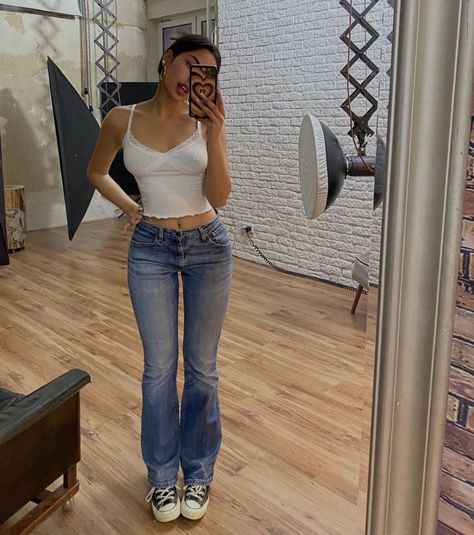 Low rise jeans outfit