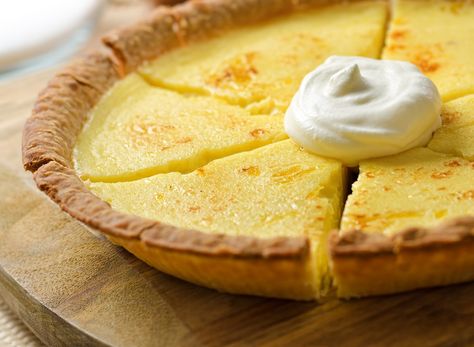 Americans have fallen out of love with these classic American desserts that were cherished for decades and have since disappeared from menus. Egg Custard Pie Recipe, Egg Custard Pie, Popular Pies, Custard Pie Recipe, Buttermilk Pie, Baked Custard, American Desserts, Southern Dishes, Eat This Not That