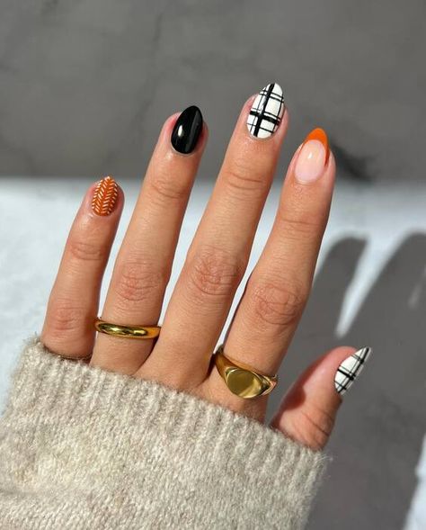 Fall Plaid Nails, Plaid Nail Designs, Nails Orange, Simple Fall Nails, Fall Manicure, Glittery Nails, Plaid Nails, Thanksgiving Nails, Fall Plaid