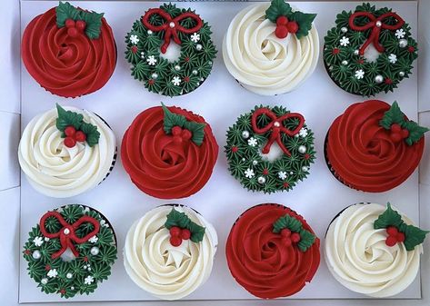 Red Christmas Cupcakes, Christmas Gnome Cupcakes, Little Debbie Christmas Tree Cupcakes, Christmas Buttercream Cupcakes, Christmas Theme Cupcakes, Christmas Decorated Cupcakes, Xmas Cupcake Ideas, Simple Christmas Cupcakes, Poinsettia Cupcakes