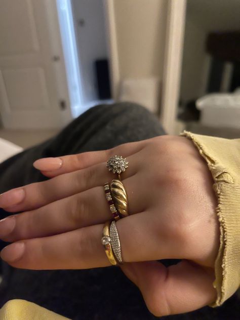 Rings For Thick Fingers, Ring Stack Gold And Silver, Gold And Silver Ring Stack, Gold Rings Black Women, Gold Rings Stack, Chunky Ring Stack, Gold And Silver Rings Mixed On Hand, Chunky Rings Aesthetic, Gold Chunky Rings