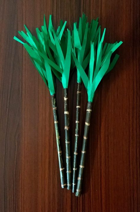 #makarsankranti #papersugarcane #kite #paperkite #pongal #bihu #festival #lohri #crafts #craft #craftideas #art #craftoninstagram #artandcraft #painting #paintings #makarsankranticrafts #pongalcrafts #lohricrafts #papercrafts #harvest #sugarcane #easypapercrafts #papercraftideas #diy #santhiscreations #paintingoftheday #handmade #homedecor Bihu Festival, Diy Kite Decorations, Kite Craft, Friendship Day Cards, Notice Board Decoration, Kids Craft Work, Kite Decoration, Craft Exhibition, Craft For School