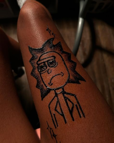 Rick no Morty 🔥 book me for your henna 😍 . . . If viewing follow || @thehennatrap to view more 💖 📍Polk county FL . . . #fyp #explorepage #henna #hennafingers #hennadesign #hennaart #polkhenna #tampahennaartist #tampahenna❤️‍🔥 Spooky Henna Designs, Kaws Henna Tattoo Designs, Men’s Henna, Henna Designs Tattoo, Henna Leg Tattoo, Henna Men, Body Henna, Henna Designs Leg, Simple Henna Designs Hand