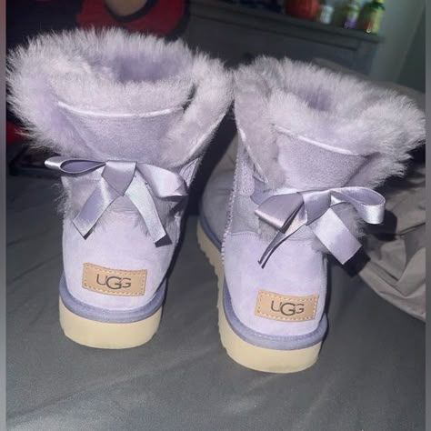 Women’s purple UGG boots. Size 7. Only worn a handful of times Purple Items Aesthetic, Purple Uggs Outfit, Purple School Aesthetic, Lavender Uggs, Red Velvet Clothes, Purple Ugg Boots, Purple Uggs, Sp Characters, Pink Homescreen