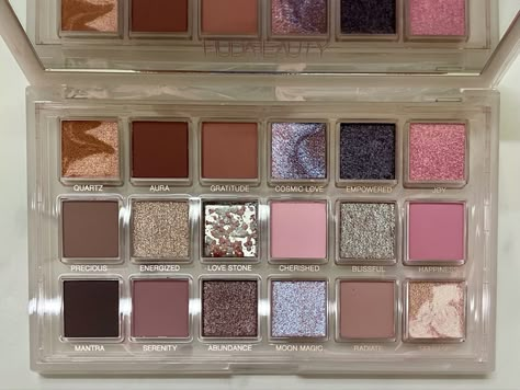 Huda Beauty Products, Eyeshadow Palettes, Makeup Palette, Huda Beauty, Makeup Skincare, Makeup Inspo, Eyeshadow Palette, Sephora, A Girl