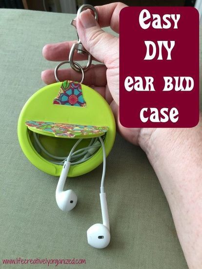 Diy Earphone Case, School Christmas Gifts, Homemade Fabric Softener, Teen Presents, Diy Gifts To Make, Earbud Holder, Ear Bud, Teen Fun, Upcycled Bag