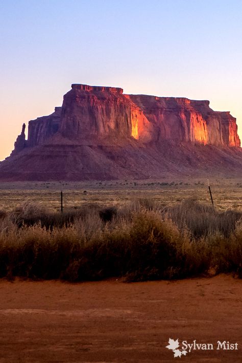 Wild West Landscape, Landscaping Borders, Western Scenery, Desert Photos, Utah Landscape, Cowboy Life, Arizona Landscape, Western Landscape, Western Paintings