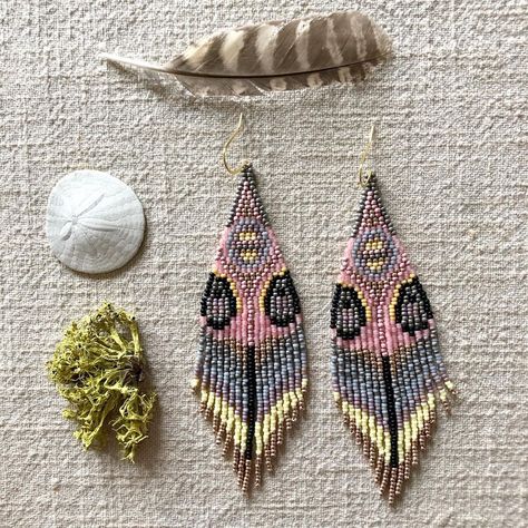 Easy Beading, Pink Moth, Moth Earrings, Fringe Earring, Beadwork Earrings, Beaded Crafts, Hand Painted Furniture, Beading Projects, Seed Bead Earrings