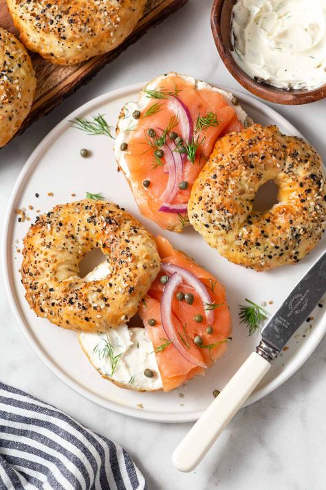 These easy Air Fryer Everything Bagels are made in just 15 minutes with Greek yogurt and no yeast. They're healthy and better than store-bought. Soft, chewy, and served with herbed cream cheese and smoked salmon, they're absolutely delicious! Learn how to make homemade bagels and herbed cream cheese for an awesome Air fryer bagel sandwich. Breaded Mushrooms, Bagel Toppings, Bbq Chicken Thighs, Plain Bagel, Scrambled Eggs Recipe, Homemade Bagels, Bagel Sandwich, Party Appetizers Easy, Easy Air Fryer