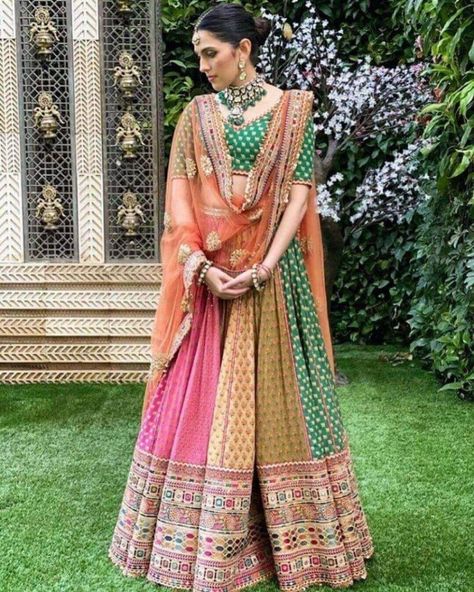 Rajasthani Lehenga, Sabyasachi Lehenga Bridal, Haldi Outfits, Mehendi Outfits, Sabyasachi Lehenga, Indian Outfits Lehenga, Lehenga Designs Simple, Indian Bride Outfits, Bridal Lehenga Collection