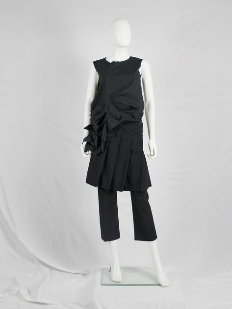 Archive Clothing, Comme Des Garcons Vintage, Japanese Fashion Designers, Anti Fashion, Aline Skirt, Vintage Skirts, Black Trousers, Summer Skirts, Japanese Fashion