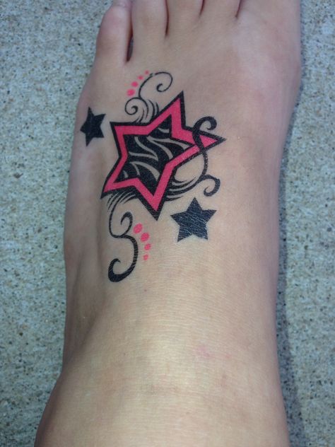 Scenecore Tattoo, Mcbling Tattoo Ideas, Early 2000s Tattoos, Mcbling Tattoo, Arm Tattoos Stars, 2000s Tattoo Ideas, Unique Star Tattoos, Scene Tattoos, Brass Knuckle Tattoo