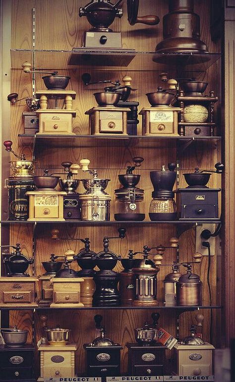 Antique Coffee Grinder, Photography Coffee, Retro Cafe, Coffee Grinders, Coffee Photography, Turkish Coffee, Great Coffee, Coffee Cafe, Latte Art