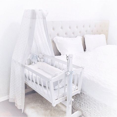 XOXO #white #bedroom #crib Baby Bed Ideas, Baby Room Design Modern, Baby Room Ideas Early Years, Baby Room Design Boy, Pink Baby Room, Small Baby Room, Cozy Baby Room, Newborn Room, Baby Furniture Sets