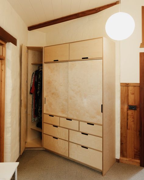 Making the most while still having ample storage was key for this custom plywood bedroom wardrobe — MAKE Furniture | Plywood Kitchens Plywood Closet, Plywood Bedroom, Small Bedroom Wardrobe, Bedroom Wardrobe Ideas, Plywood Storage, Adobe Home, Plywood Kitchen, Plywood Interior, Make Furniture