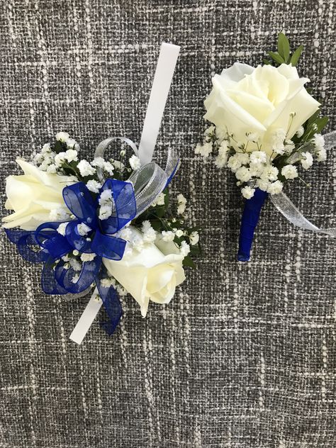 Corsage Formal, Prom Corsage Blue, Prom Flowers Corsage, Blue Corsage, Prom Planning, Blue Boutonniere, Cute Prom Proposals, Prom Bouquet, Boutonnieres Prom