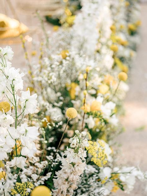 Daisy Wedding Ceremony, White Green And Yellow Wedding, Yellow And White Wedding Florals, Light Yellow Wedding Flowers, White And Yellow Wedding Flowers, Yellow And Sage Wedding, White And Yellow Flower Arrangements, Pale Yellow Wedding Theme, Pale Yellow Aesthetic