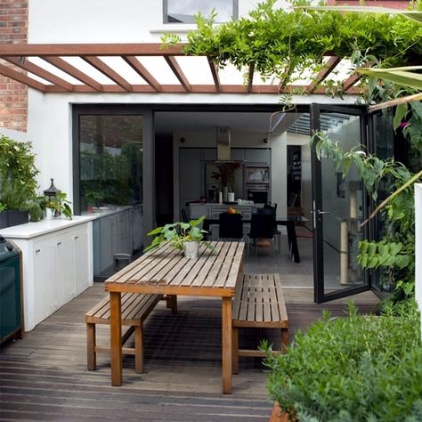 Glass roof terrace for the benefits of a glass canopy Design Per Patio, Casa Exterior, Pergola Patio, Deck Garden, The Deck, Small Patio, Back Garden, Outdoor Rooms, Garden Room