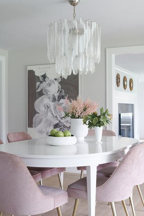 Pink Dining Chairs, Pink Dining Rooms, Pink Velvet Chair, Green Dining Room, Transitional Dining Room, Grey Dining Room, Gray Dining Chairs, White Dining Table, White Dining Room