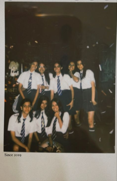 Desi School Aesthetic, Indian School Farewell Aesthetic, Indian School Aesthetic, School Life Memories Friends, Farewell Ideas, Graduation Party Pictures, School Life Memories, School Trends, Sweet Sixteen Birthday Party Ideas