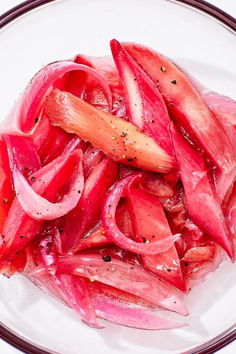 For an ingredient that’s not inherently sweet, rhubarb is frequently served as dessert. Enter: rhubarb and red onion agrodolce, the tart and savory-sweet condiment where rhubarb shines without being dessertified or laden with sugar. Agrodolce is a sweet-and-sour condiment that hails from Italy. Serve this rhubarb red onion agrodolce on grilled pork or lamb, stuffed into a grilled cheese, tossed with roasted spicy Brussels sprouts, or even over a steak salad with peppery greens. Pickled Rhubarb, Rhubarb Chutney, Red Onion Recipes, Roasted Rhubarb, Foraged Food, Red Onion Relish, Summer Foods, Onion Relish, Steak Salad