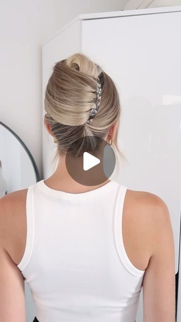 Lydia on Instagram: "French twist using @tegenaccessories hair comb 🩷🩷 Use code LYDIA42105 for 10% off @tegenaccessories *affiliate   #hairstyle #everydayhairstyle #hairtutorial" Short Hair Updo Tutorial, Wow Hair Products, Formal Hairstyles For Long Hair, Bangs Bob, Roll Hairstyle, French Twist Hair, Spiked Hair, Bob Haircut For Fine Hair, Easy Hair Updos