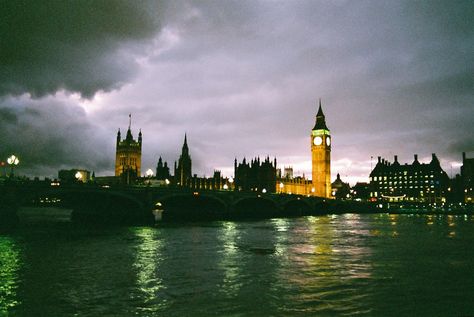 Europe Film, Rivers And Roads, Film Camera Photography, Analogue Photography, London Vibes, Canon Ae 1, London Baby, Analog Photography, 35mm Photography