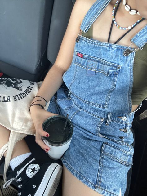 Short Overalls Outfit 90s, Overall Shorts Outfit, Shorts Outfit, Mode Inspiration, Looks Vintage, Dream Clothes, Aesthetic Outfits, Outfits Casuales, Outfits Aesthetic