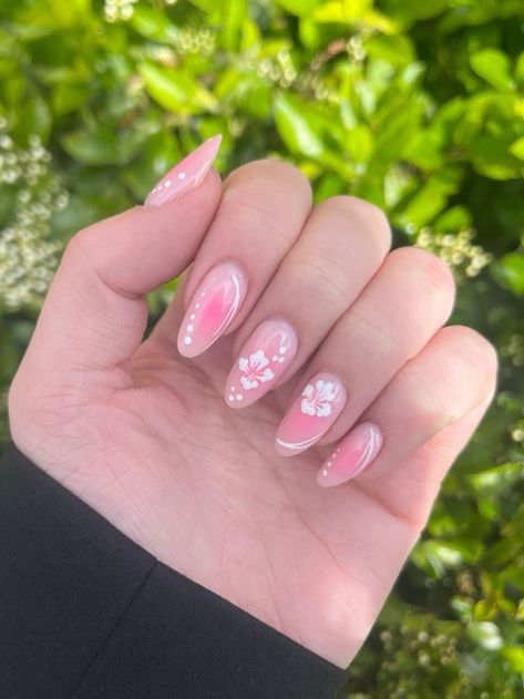 Nails For Summer With Flowers, Summer Nails 2024 Hibiscus, Pink Floral Almond Nails, Pink Aura Nails With Flowers, Summer Nail Hibiscus, Beach Nails Hibiscus, Pink Ombre Flower Nails, Pink Hibiscus Nails French Tip, Almond Hawaiian Flower Nails