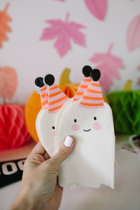 Birthday Table Decorations Kids, Halloween Cute Decorations, Girly Halloween Party, Halloween Birthday Decor, Baby Halloween Party, Toddler Halloween Party, Ghost Birthday Party, Kids Halloween Party Decorations, Halloween Party For Kids