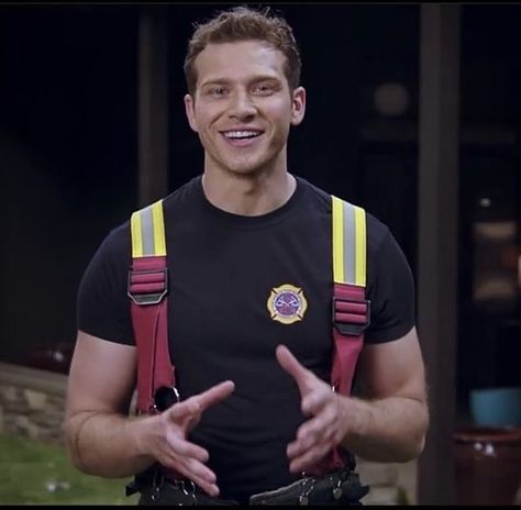 Hot Firefighter, Buck Buckley, Evan Buckley, Oliver Stark, Into The Badlands, Chicago Fire, Attractive Guys, Hot Actors, Cute Actors