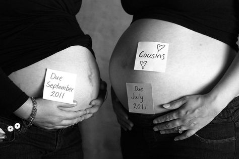 Sisters Pregnant Together Announcement, Sister Pregnancy Pictures, Cousins Photo Ideas, Best Friend Maternity Pictures, Sister Pregnancy Photos, Friends Pregnant Together, Sister Maternity Pictures, Friend Pregnancy Photos, Pregnant Best Friends