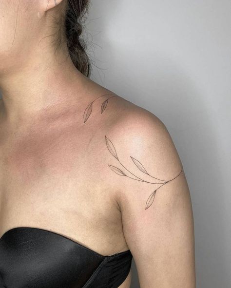 Upper Arm Leaves Tattoo, Arm Leaves Tattoos For Women, Wrapped Shoulder Tattoo, Leaves Arm Band Tattoo, Shoulder Cap Tattoos For Women Simple, Leaves Shoulder Tattoos For Women, Leaves Wrapped Around Shoulder Tattoo, Delicate Leaves Tattoo, Minimal Leaves Tattoo