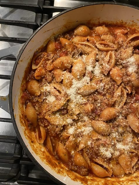 Easy Meat Sauce and Shells - The Tipsy Housewife Easy Meat Sauce And Shells, Contadina Recipes, Easy Meat Sauce, Fall Recipes Sides, Housewife Recipes, The Tipsy Housewife, Tipsy Housewife, Stuffed Shells Recipe, Favorite Recipes Dinner