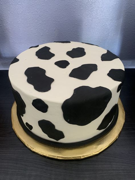 Cow Print Cakes, 40th Birthday Cakes For Men, Cow Birthday Cake, Cow Print Birthday, Cake Design Tutorial, 14th Birthday Cakes, Cow Cakes, Fondant Cake Designs, Disco Cowgirl