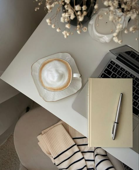 Aesthetic Content, Instagram Coffee, Cream Aesthetic, Food Backgrounds, Dream Room Inspiration, Beige Aesthetic, Brown Aesthetic, Like A Boss, White Aesthetic