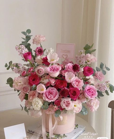 Big Flower Vase Arrangements, Engagement Flower Arrangements, Elegant Flowers Arrangements, Flower Bouquet Box Gifts, Box Arrangement Flower, Mother Day Flower Arrangements, Easy Mother’s Day Flower Arrangement, Flowerbox Diy, Carnation Flower Arrangements