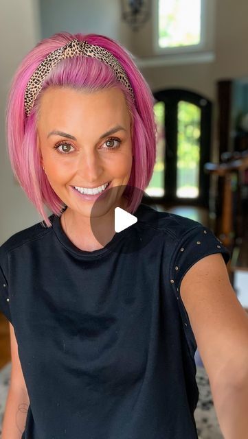 Karen Lester on Instagram: "4 pack of headbands for less than $10 👏🏼👏🏼 Comment 4HB and info will be sent to your messages! This little ponytail trick helps keep the hair lifted all day! 🩷 #bobhairstyles #hairtips #headbandhairstyle #simplehairstyles #hairstyletutorial #hairtutorial #hairreels" Short Bob Headband Hairstyles, Short Hair Updo With Headband, Short Hair Low Pigtails, Updos For Bob Length Hair Easy, Shoulder Length Hair With Headband, How To Style Hair With A Headband, How To Put Short Hair Up In A Ponytail, Ponytail Headband Hairstyles, Bob With Headband Style