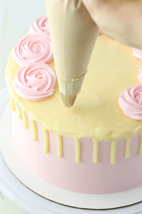 Learn how to decorate a beautiful ice cream cake (or regular cake) with this easy tutorial! Includes many photos and tips for cake decorating success! Butter Cream Cake Design, How To Decorate A Cake, Carvel Ice Cream Cake, Beautiful Ice Cream, Regular Cake, Oreo Ice Cream Cake, Decorate A Cake, Oreo Ice Cream, Store Bought Cake