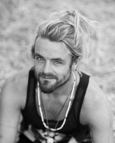 Xavier Rudd - singer-songwriter from Australia                                                                                                                                                     More Australian Aboriginals, Xavier Rudd, Aboriginal People, Beautiful Music, Music Love, Bearded Men, Beautiful Creatures, Singer Songwriter, Famous People