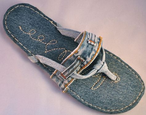 Denim Shoes Diy, Diy Glitter Shoes, Shoe Refashion, Diy Sandals, Diy Slippers, Many Shoes, Shoes And Sandals, Denim Sandals, Blue Jeans Crafts