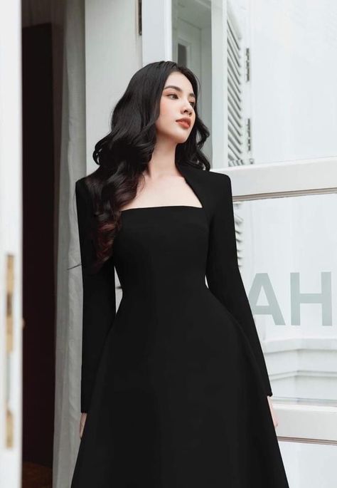 Vintage Dresses Aesthetic Formal, Elegant Black Dress With Sleeves, Korean Elegant Dress, Black Dresses Classy, Elegant Dresses Classy, Korean Fashion Dress, Classy Dress Outfits, Tea Length Dresses, Modest Fashion Outfits