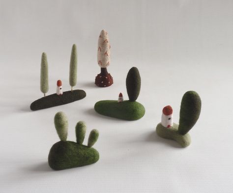 Miniature Needle Felting, Needle Felted Miniatures, Needle Felted Landscapes, Felted Landscapes, Tiny Landscape, Needle Felting Tutorial, Needle Felting Diy, Tiny Furniture, Wool Needle Felting