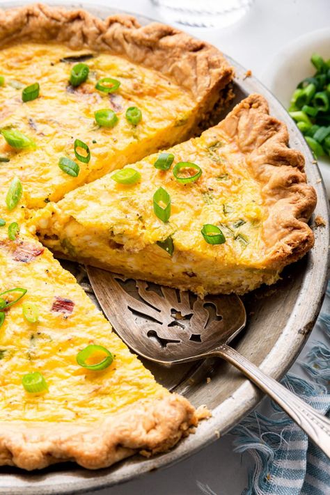 This easy cottage cheese quiche is creamy, cheesy and packed with tons of flavor. It's the perfect high-protein option for breakfast, brunch, lunch or dinner. Quiche With Cottage Cheese Recipes, Cottage Cheese Quiche Recipes, Baking With Cottage Cheese, Quiche With Cottage Cheese, High Protein Quiche, Mediterranean Quiche Recipes, Protein Quiche, Cottage Cheese Quiche, Baked Cottage Cheese