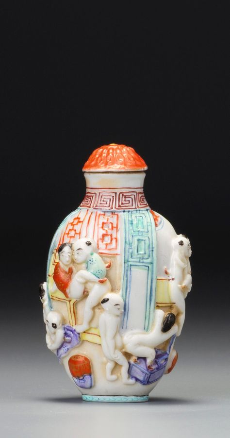 Sothebys Art, Ancient Sculpture, Bottle Box, Beautiful Perfume, Antique Bottles, Snuff Bottle, Japanese Antiques, Apple Wallpaper, Qing Dynasty